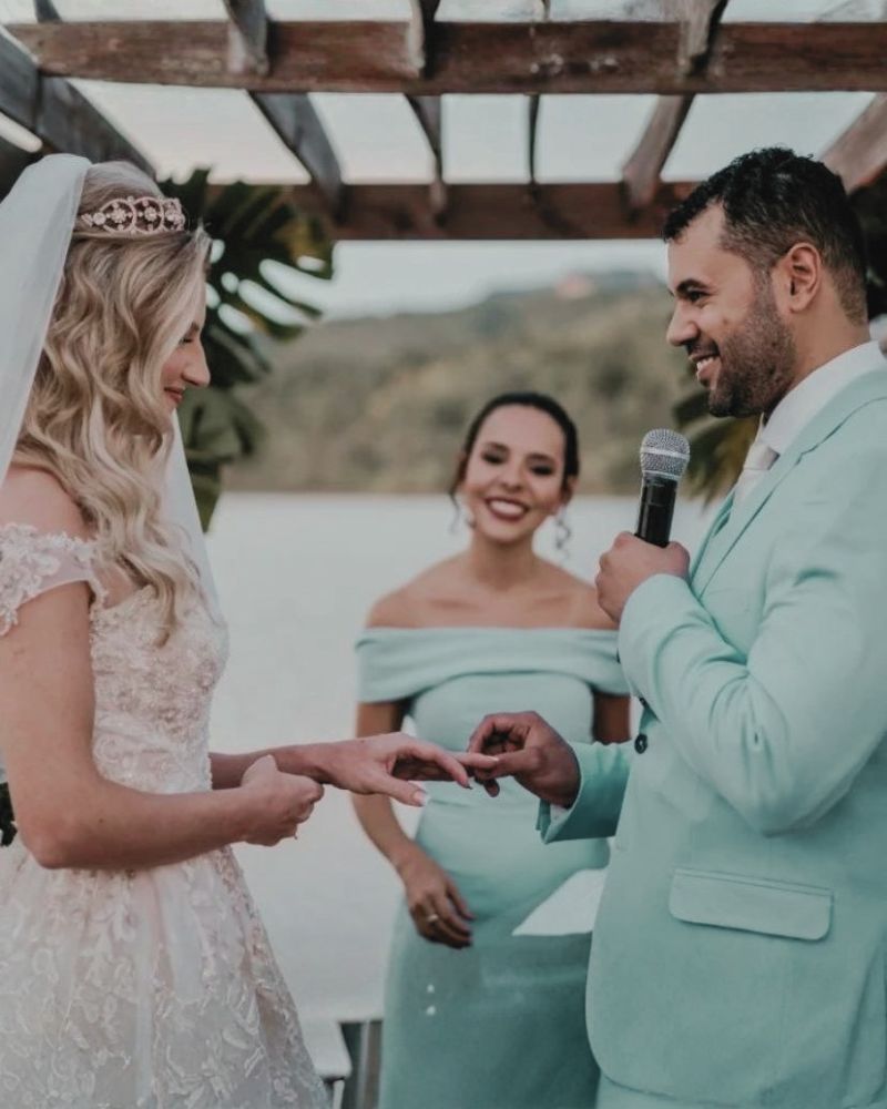 Ana Paula Leobas — Celebrante